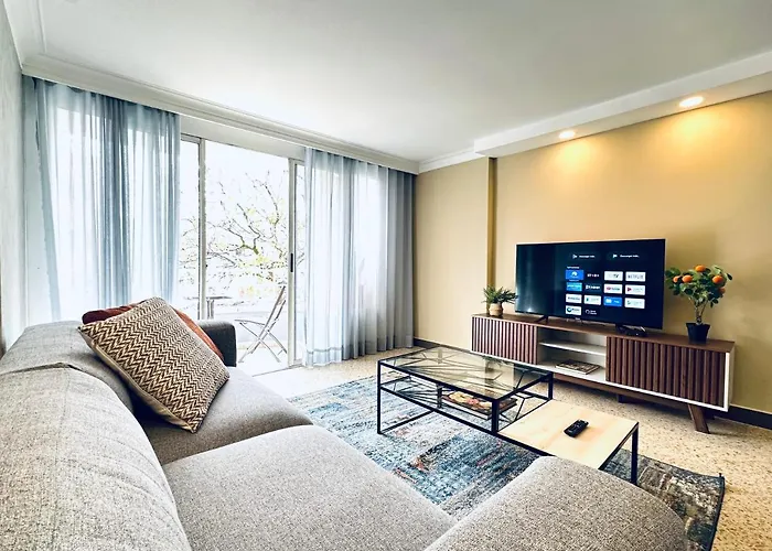 Amplio Apartamento Frente Al Centro Comercial