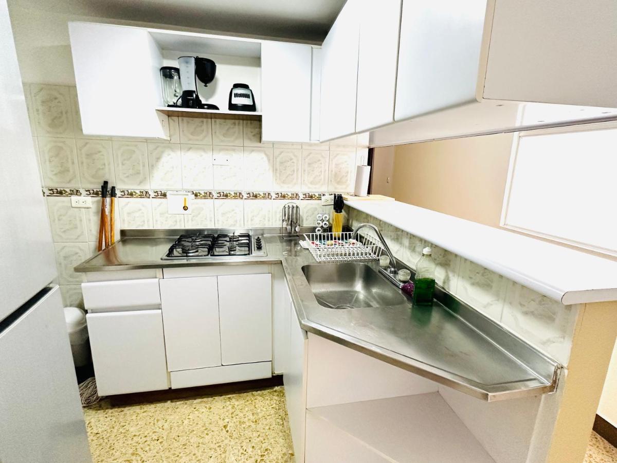 Amplio Apartamento Frente Al Centro Comercial Apartamento *
