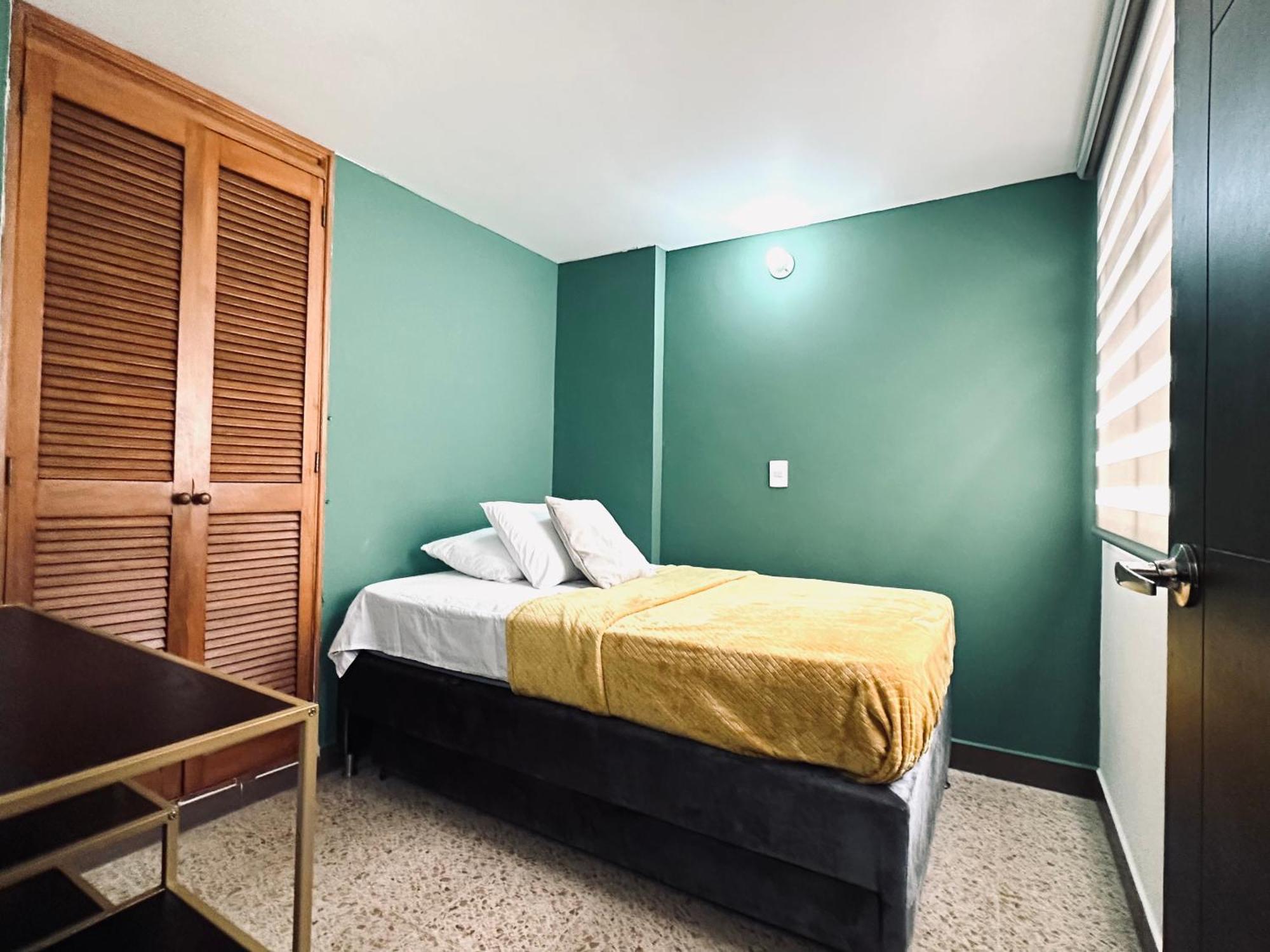 Amplio Apartamento Frente Al Centro Comercial Apartamento *